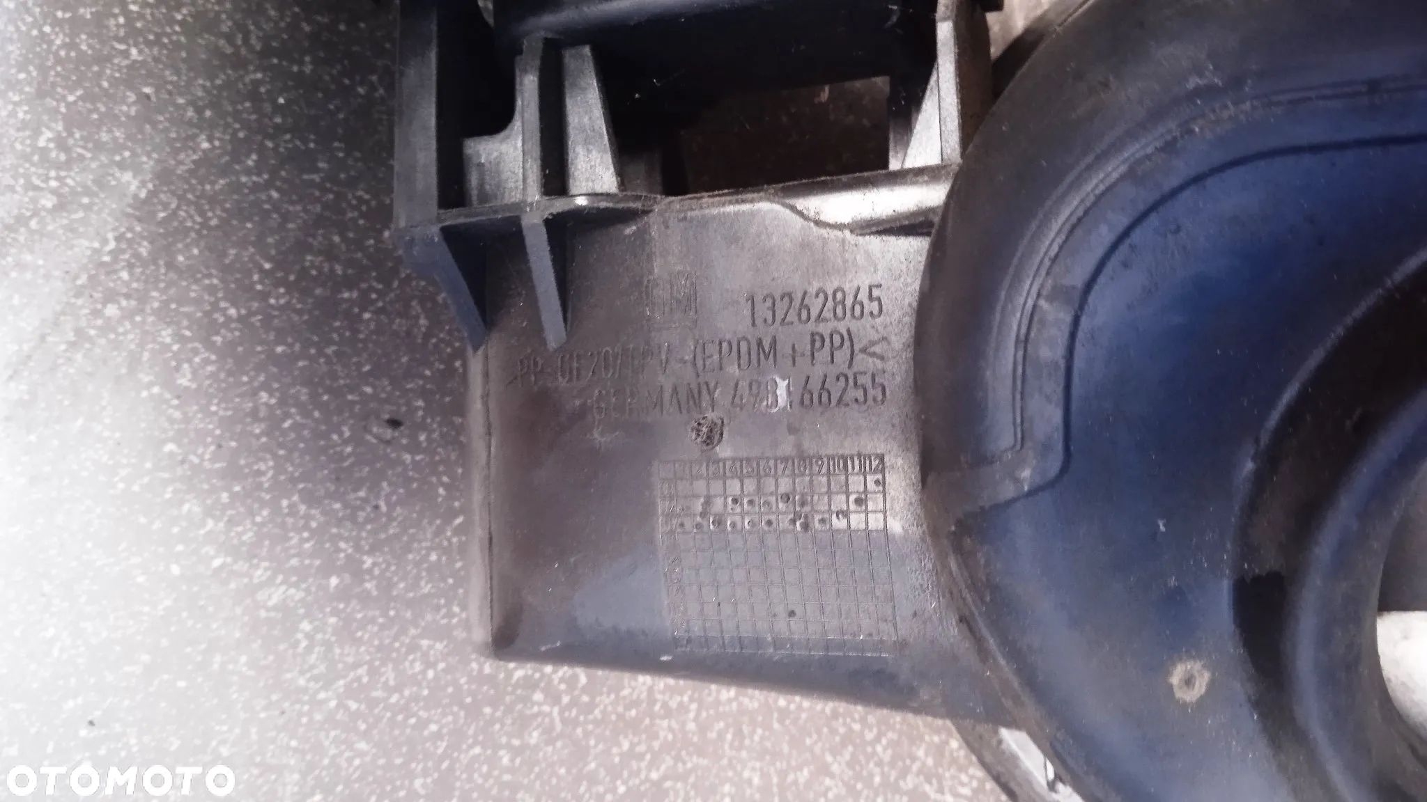 Klapka wlewu paliwa z siłownikiem Opel Meriva B Z157 - 3