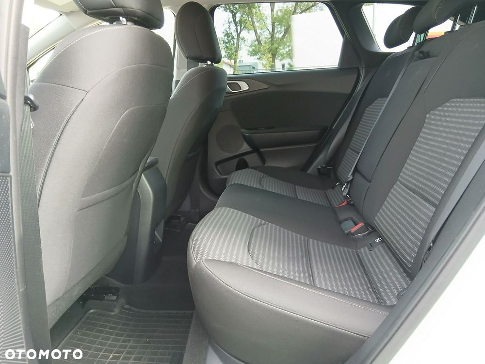 Kia Ceed 1.5 T-GDI M - 12