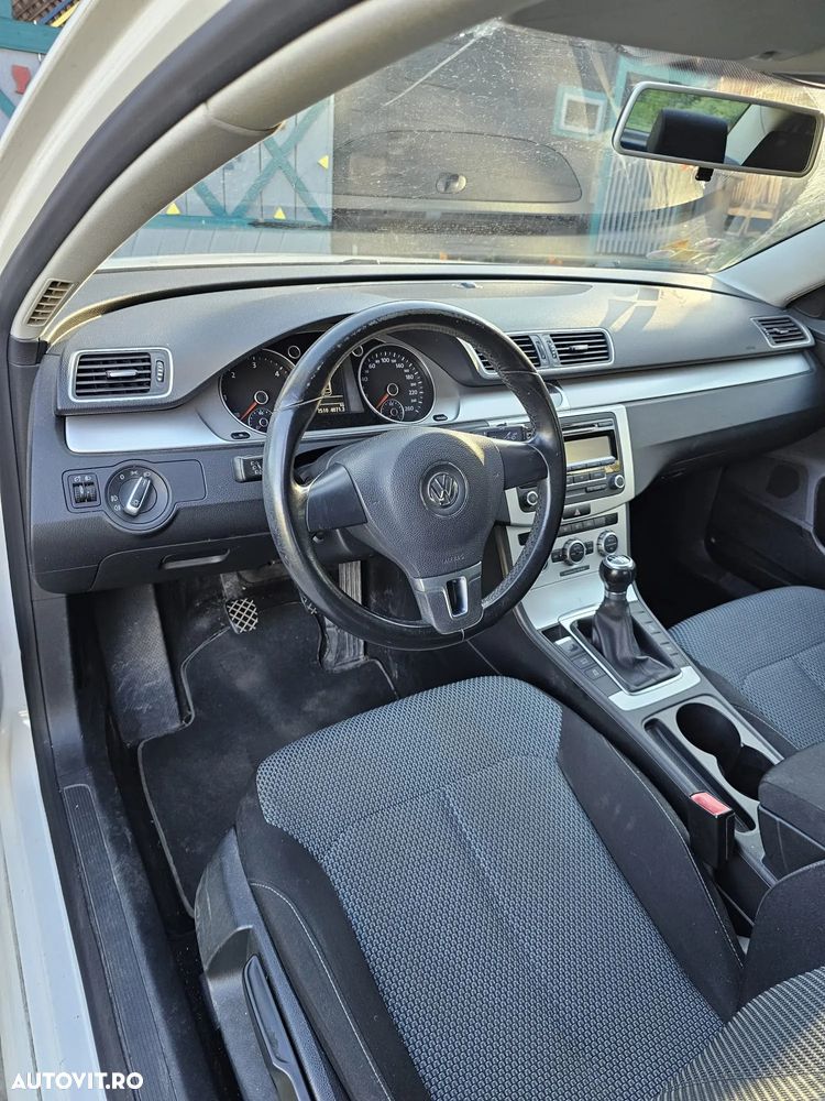 Volkswagen Passat 1.6 TDI BlueMotion Technology Comfortline - 11