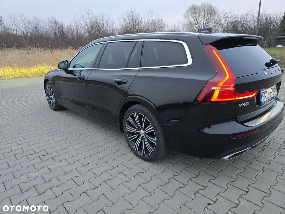 Volvo V60 T6 AWD Plug-In Hybrid Essential - 2