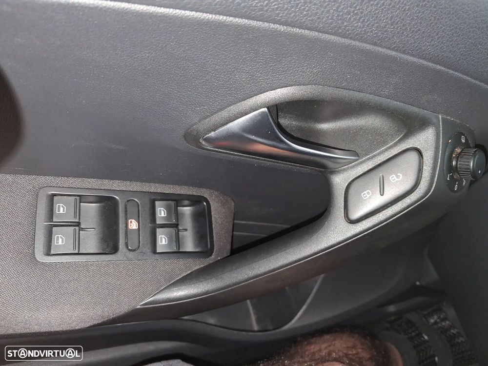 VW Polo 1.6 TDI Blue Motion Life - 9
