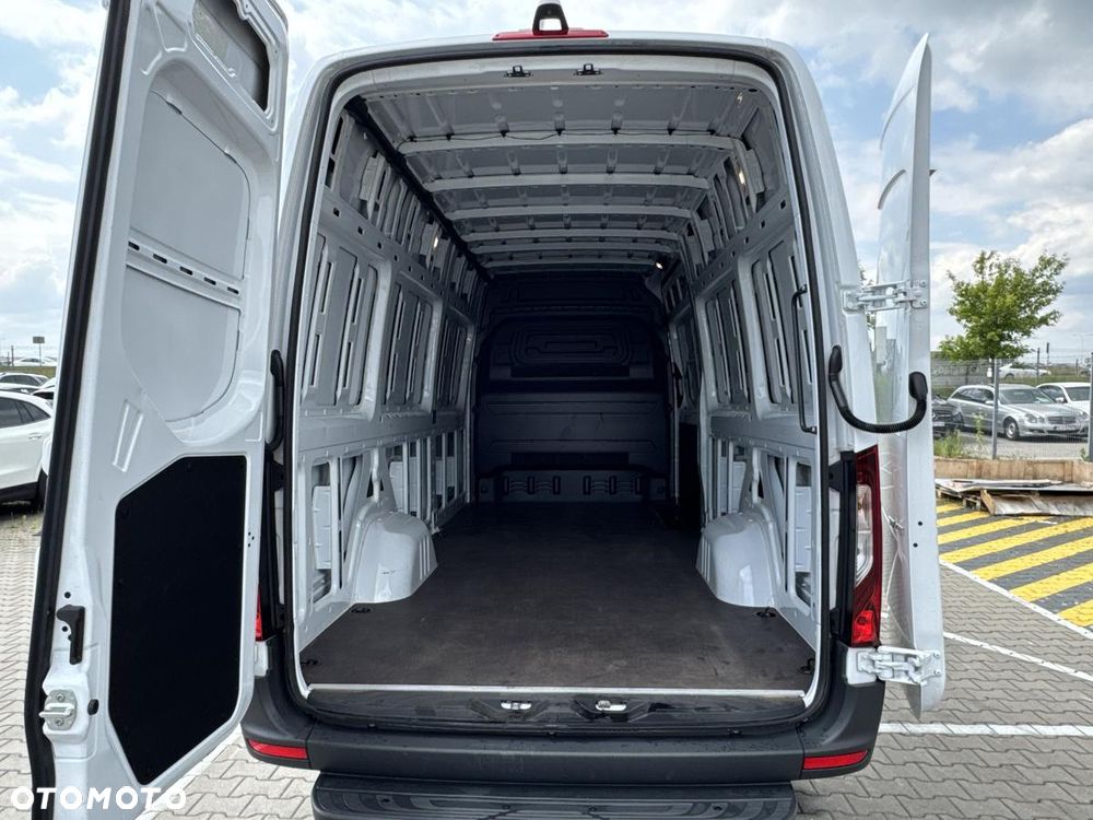 Mercedes-Benz Sprinter - 20