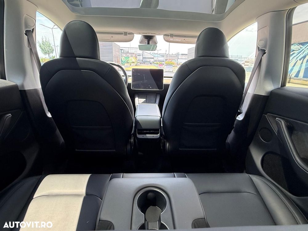Tesla Model Y Long Range AWD - 22