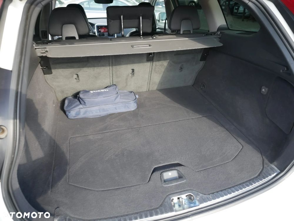 Volvo XC 60 D4 AWD Momentum - 25