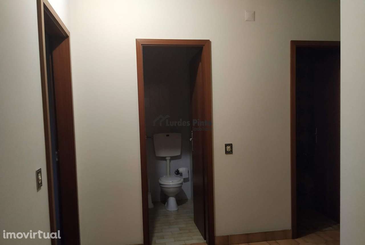 Quarto a raparigas estudantes perto de escolas superiores - Grande imagem: 5/10