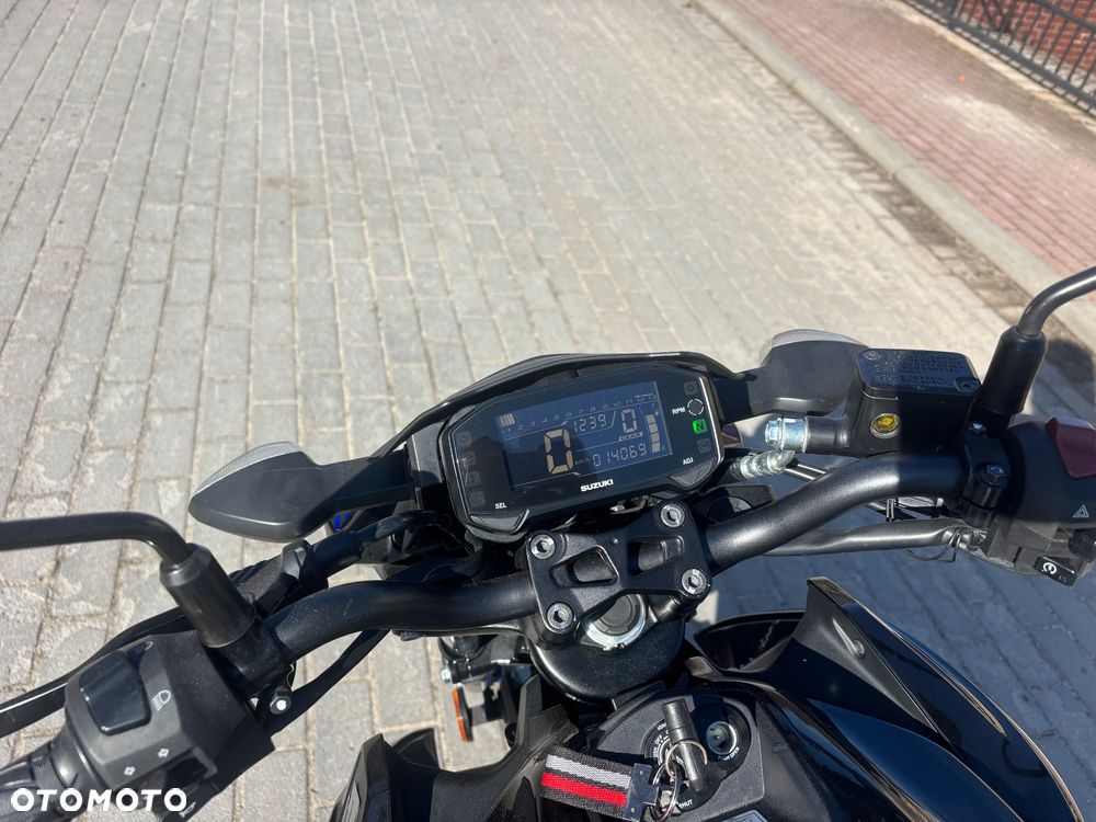 Suzuki GSX - 6
