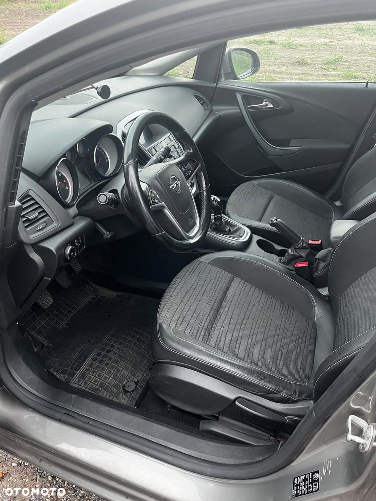 Opel Astra 1.4 T Executive - 10