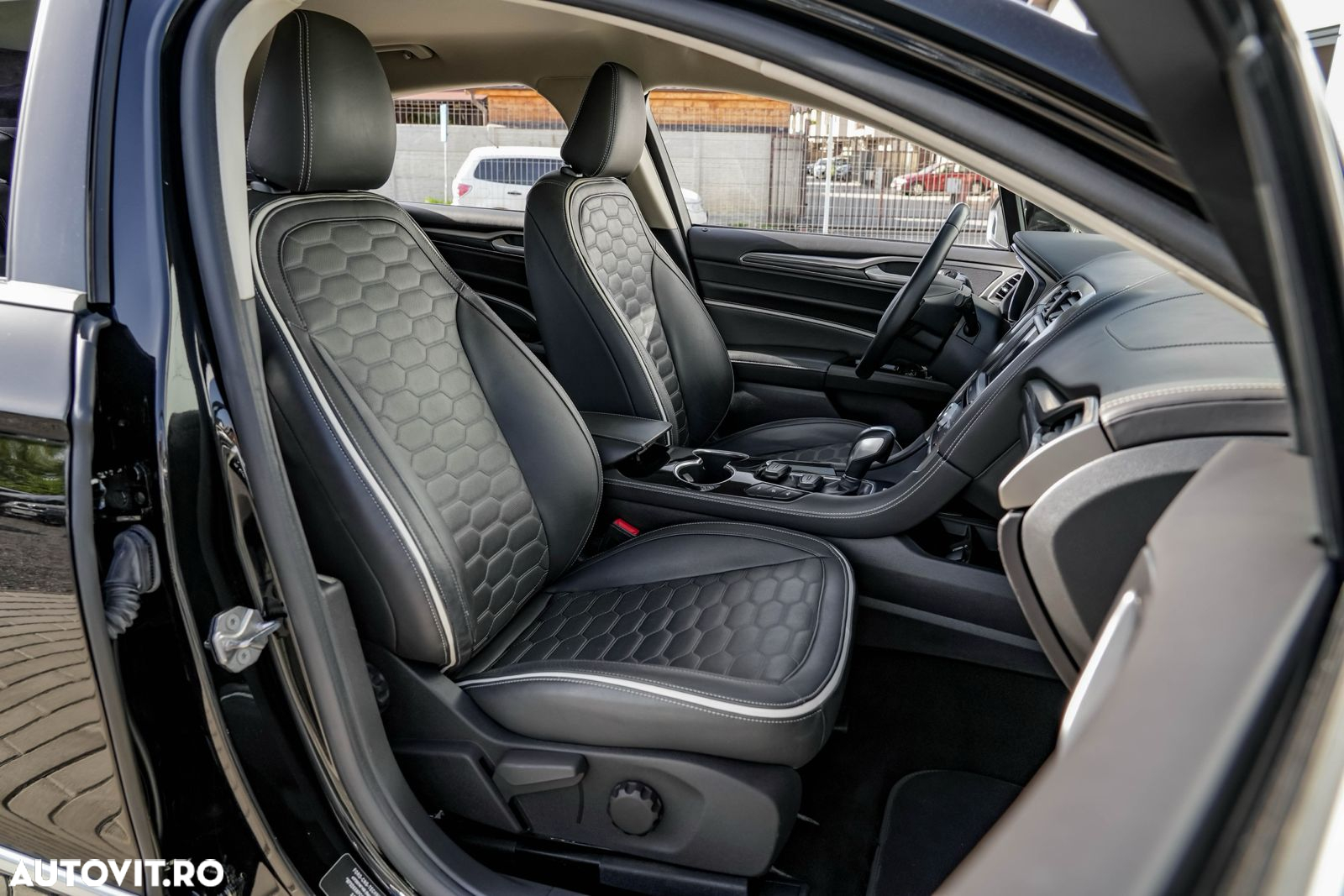 Ford Mondeo 2.0 HEV Vignale - 14