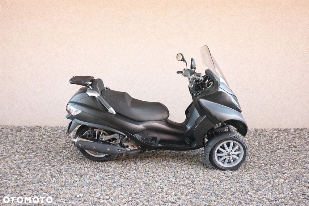 Piaggio MP-3 - 12