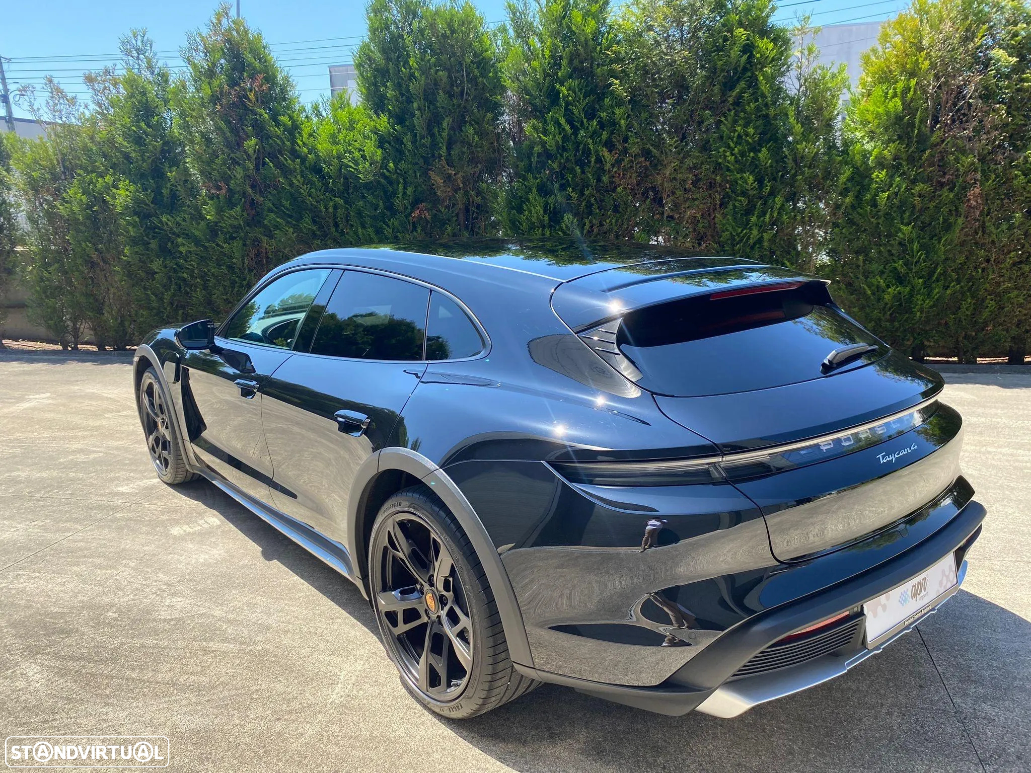 Porsche Taycan Cross Turismo 4 - 7
