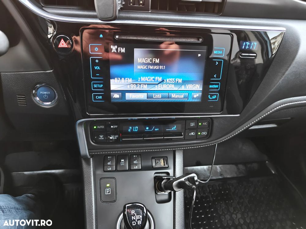 Toyota Auris 1.8 L VVT-i HSD Sol - 9