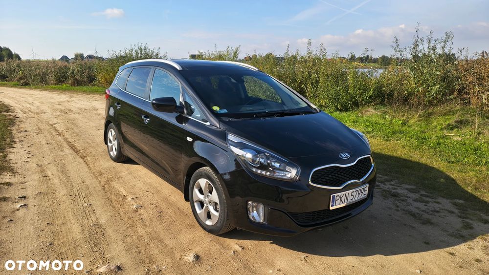 Kia Carens - 32