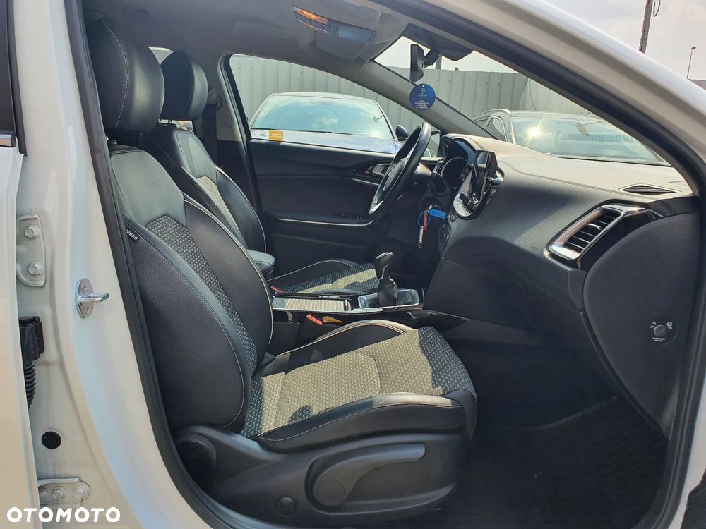 Kia Ceed 1.5 T-GDI Business Line - 25