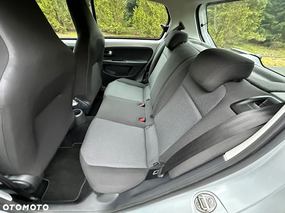 Volkswagen up! high - 18