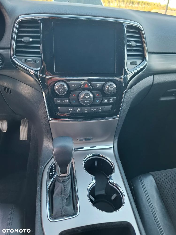 Jeep Grand Cherokee - 14