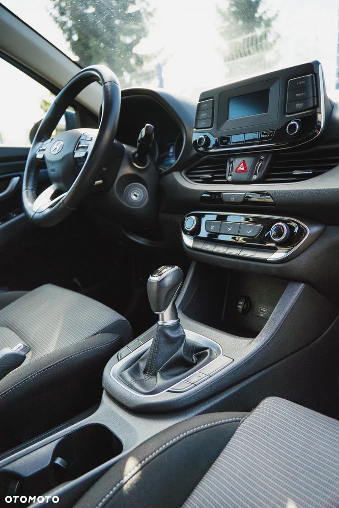 Hyundai i30 1.5 DPI Classic + - 9