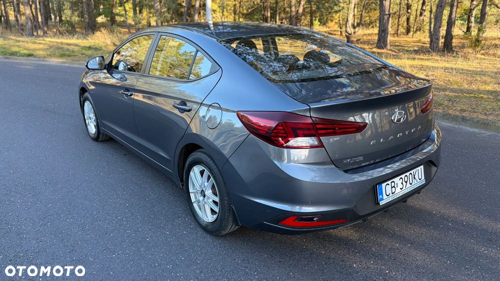 Hyundai Elantra 1.6 Classic Plus - 6