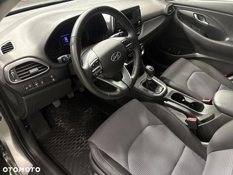 Hyundai i30 1.5 DPI Classic + - 10