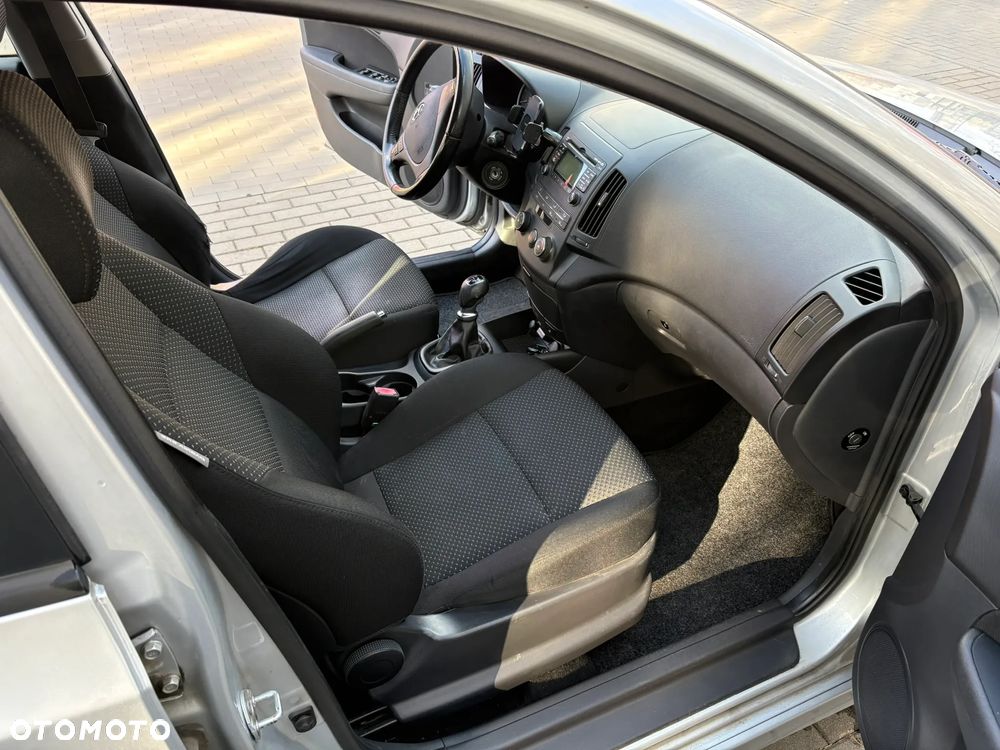 Hyundai i30 i30cw 1.6 CRDi FIFA WM Edition - 14