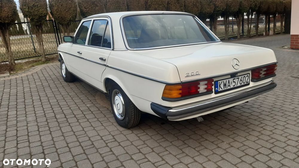 Mercedes-Benz W123 - 28