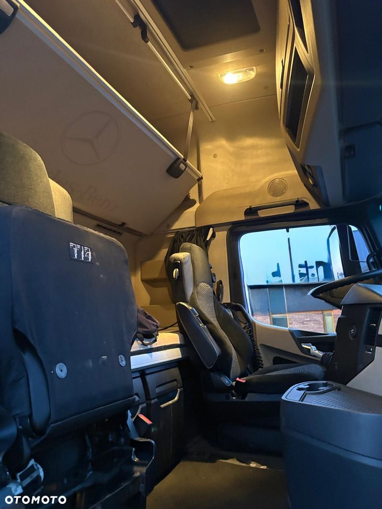 Mercedes-Benz Actros - 17