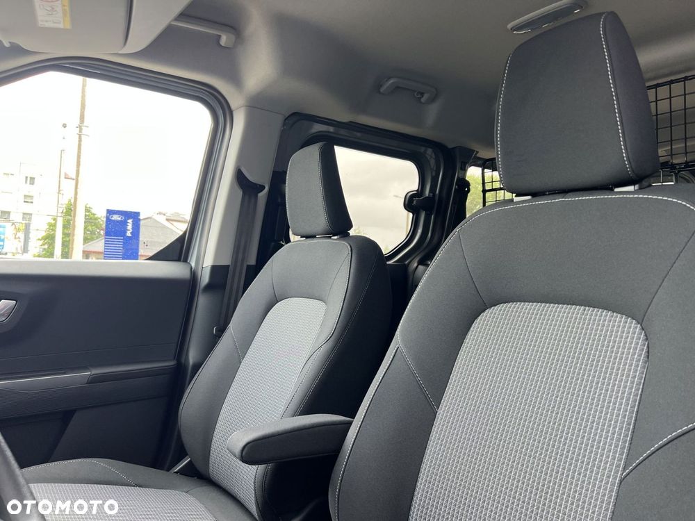 Ford Transit Courier - 11