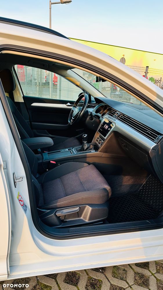 Volkswagen Passat 2.0 TDI SCR Comfortline - 13