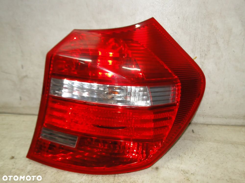 BMW 1 E87 E81 LIFT LAMPA PRAWA TYŁ TYLNA EUROPA - 1