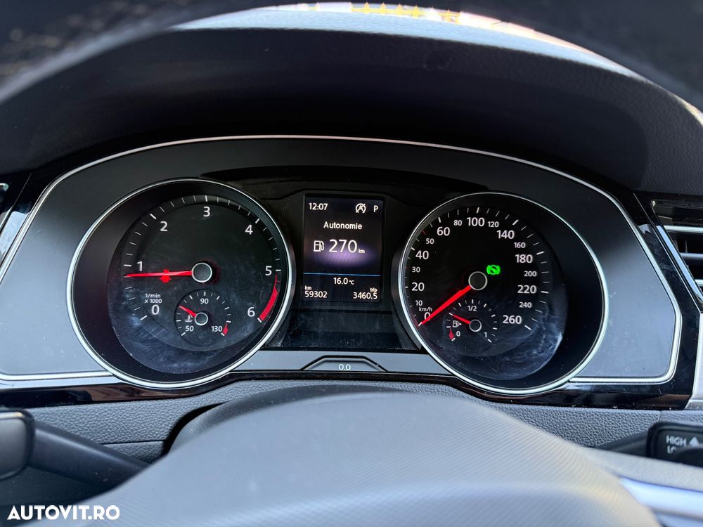 Volkswagen Passat 2.0 TDI DSG Highline - 9