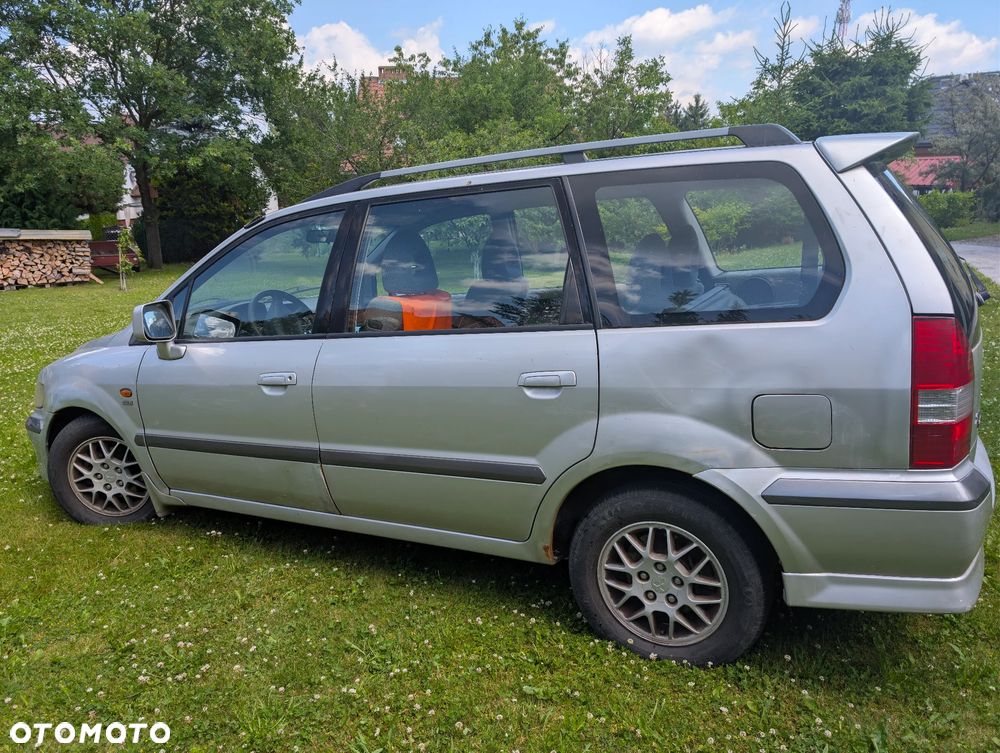 Mitsubishi Space Wagon - 4
