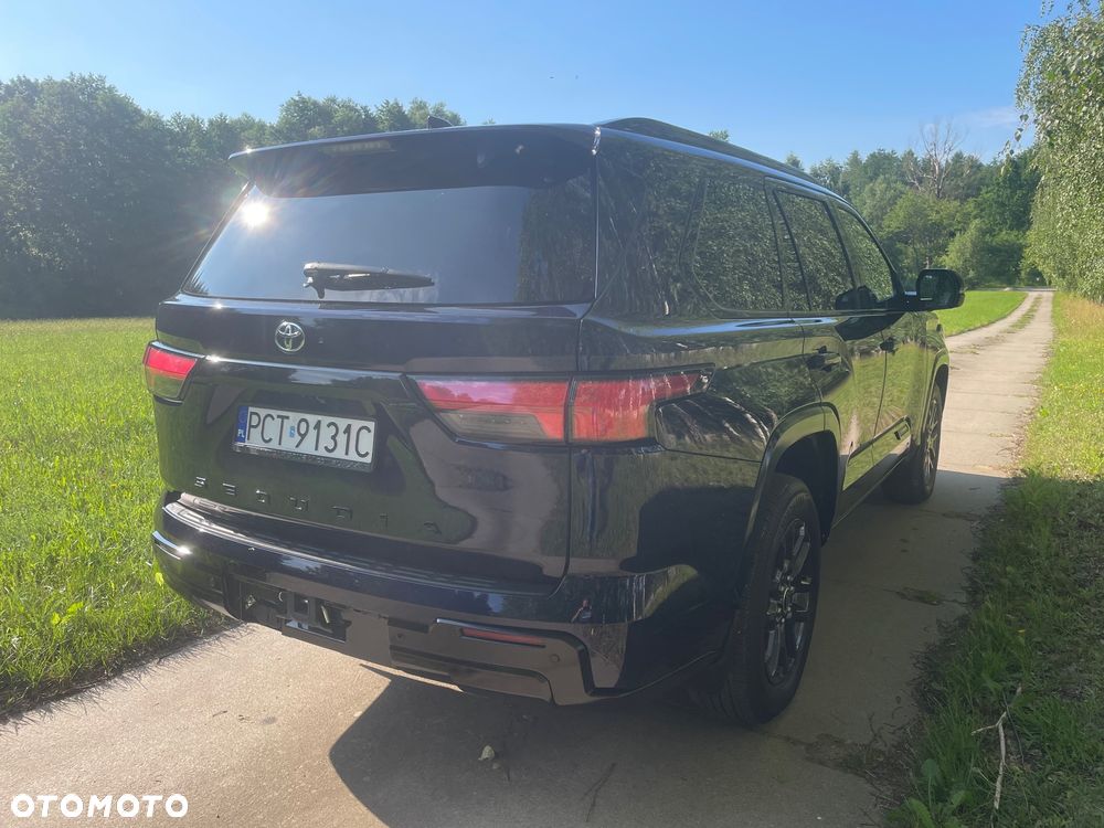 Toyota Sequoia - 4