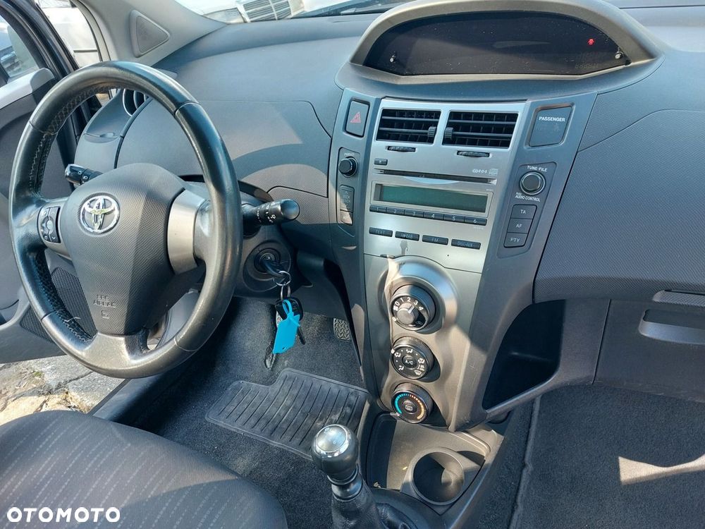 Toyota Yaris - 16