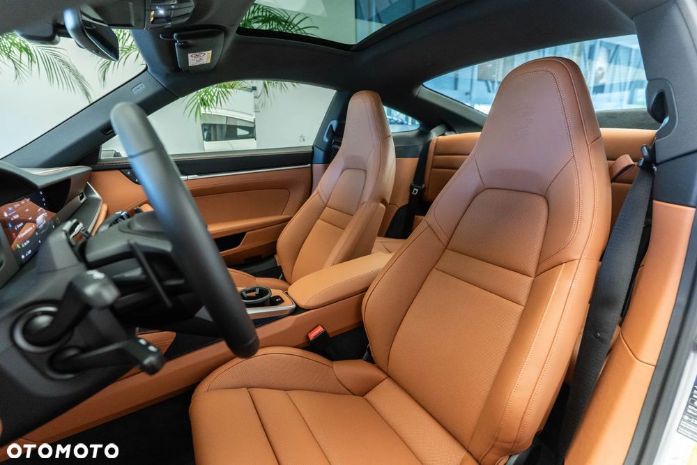 Porsche 911 Carrera - 12