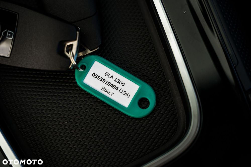 Mercedes-Benz GLA - 23