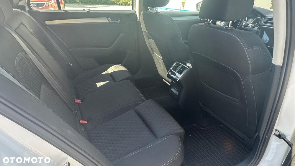 Skoda Superb 2.0 TDI Style DSG - 11