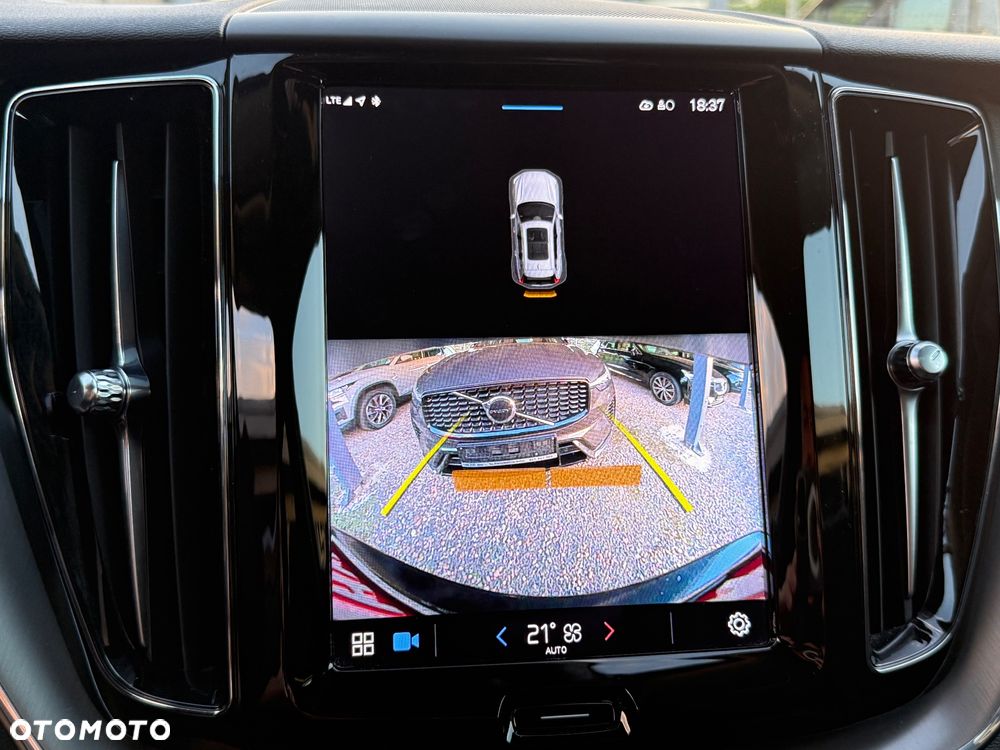 Volvo XC 60 B4 D AWD Geartronic Momentum Pro - 28