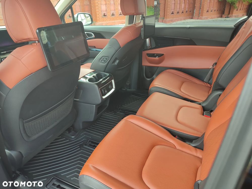 Kia Carnival - 17