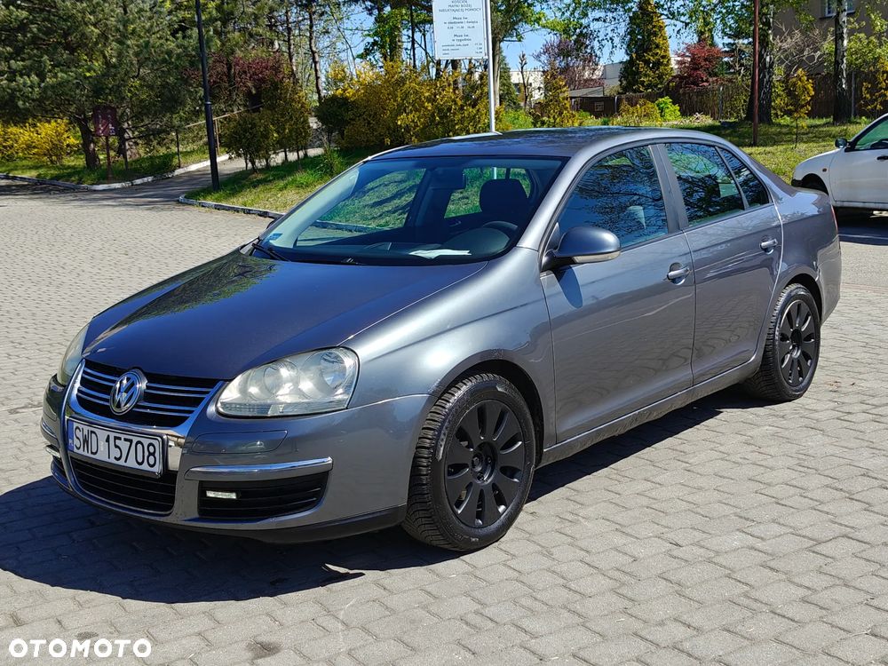 Volkswagen Jetta 1.6 Comfortline - 14