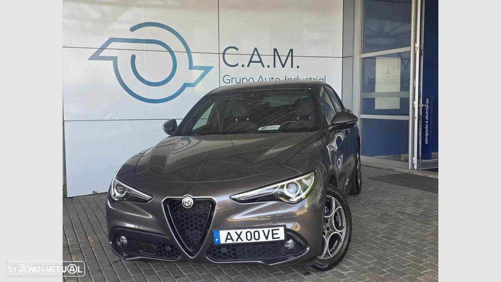 Alfa Romeo Stelvio 2023 photo 2