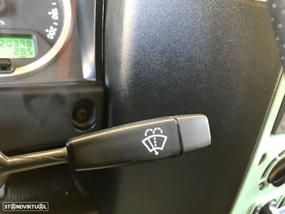 Land Rover Defender - 51