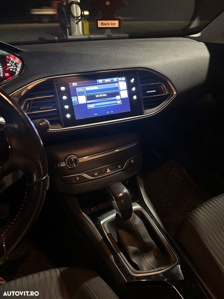 Peugeot 308 1.2 L PureTech Turbo Access - 17