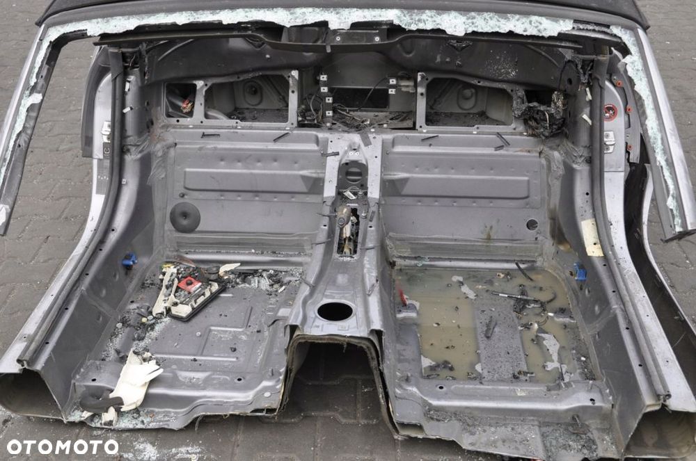 BMW Z4 E85 CABRIO BŁOTNIK PAS WANNA CAŁY TYŁ DUPA - 15
