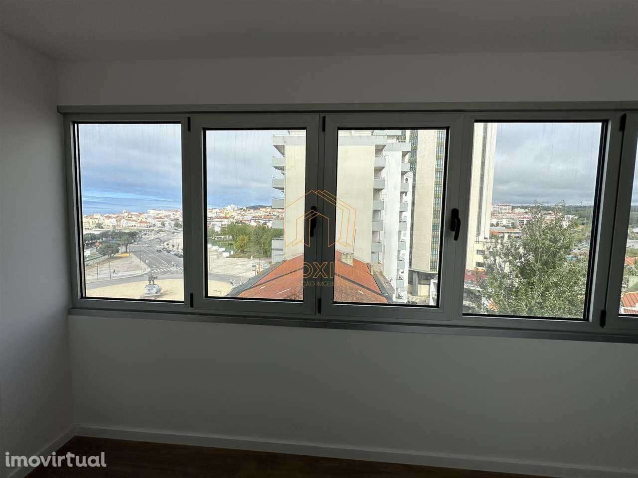 Apartamento T1 renovado na 1ª linha de mar - Buarcos - Grande imagem: 5/23