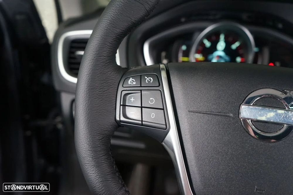 Volvo V40 - 23