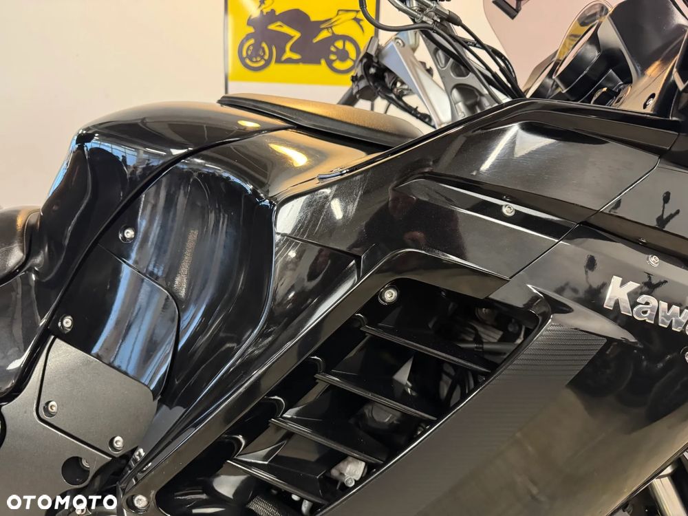 Kawasaki GTR - 12