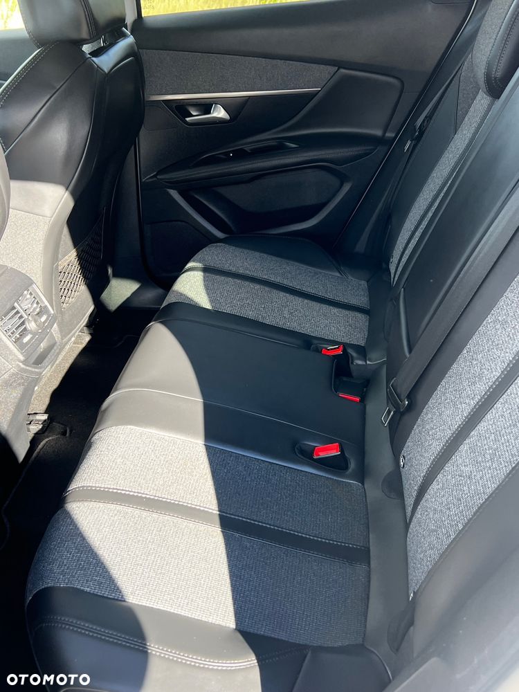 Peugeot 3008 1.2 PureTech GPF Allure S&S - 6