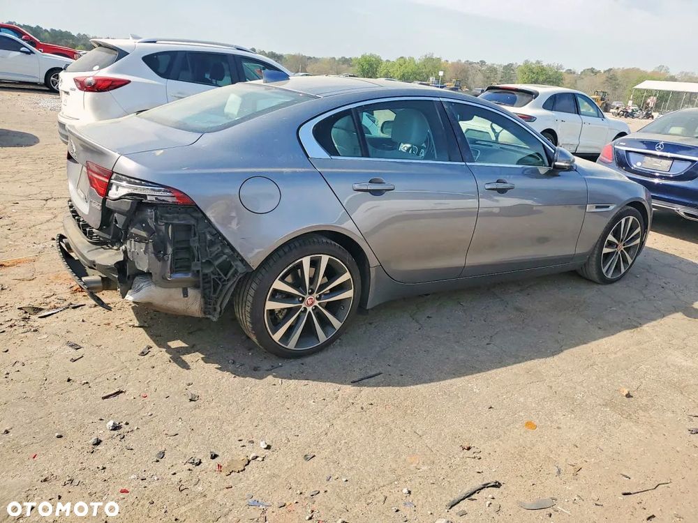Jaguar XE - 5