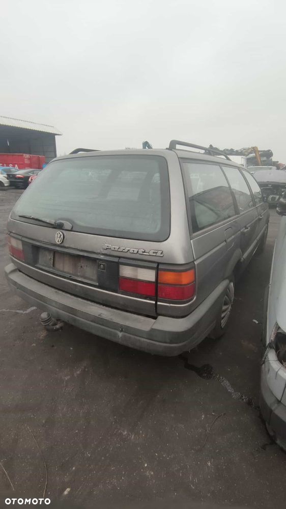 Volkswagen Passat B4 1991 1.8 B  75 KM AAM AYH LAYY - 5