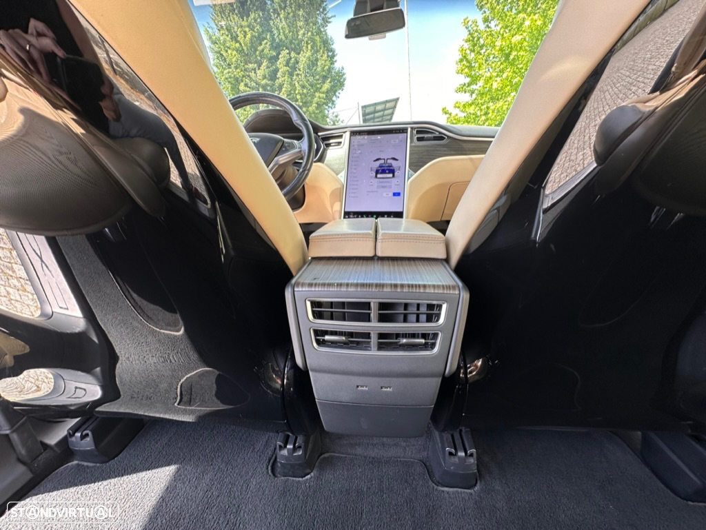Tesla Model X 90D - 24