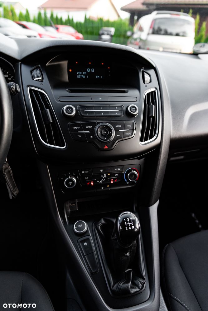Ford Focus 1.0 EcoBoost Trend - 35